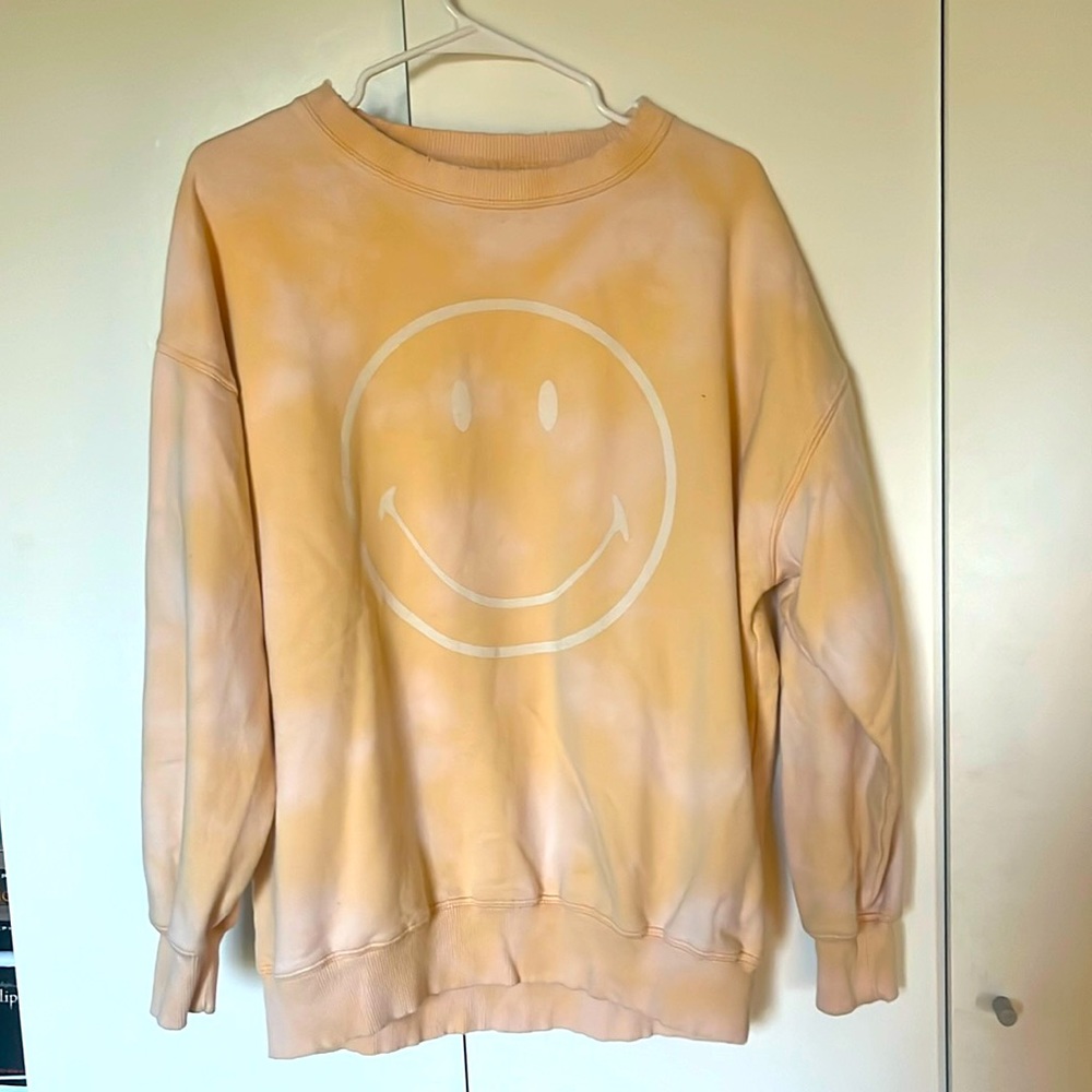Super cute smiley crew neck. Colors: peachy orange and white.Seriously adorable.